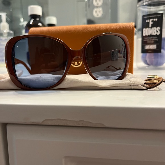 Tory Burch sunglasses with case - Picture 1 of 6